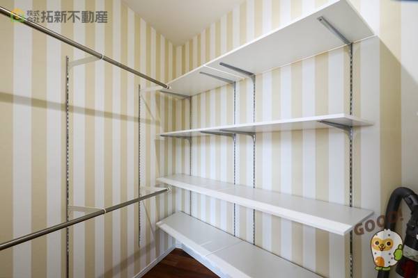 都城市太郎坊町　中古一戸建て　１階洋室の収納スペース
