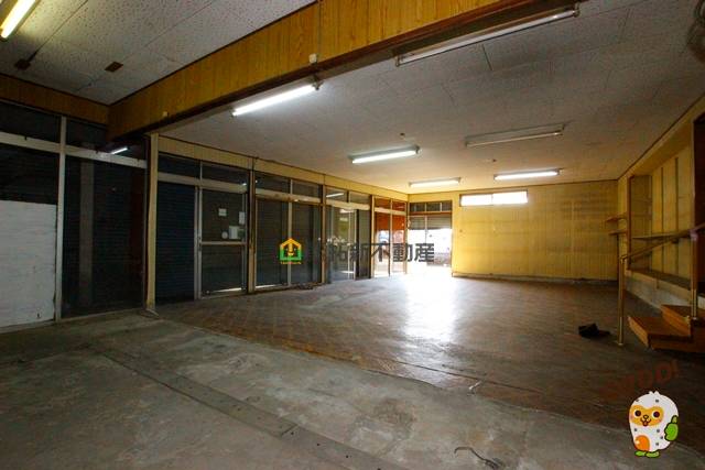 都城市志比田町　店付住宅　